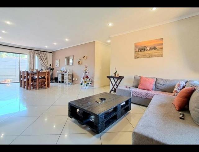 3 BEDROOM TOWNHOUSE FOR SALE IN RACEVIEW